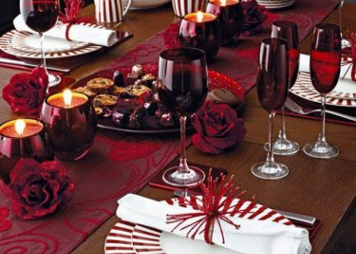 Sevgililer Günü İçin Dekorasyon Önerileri: Evde Romantik Masa Hazırlama